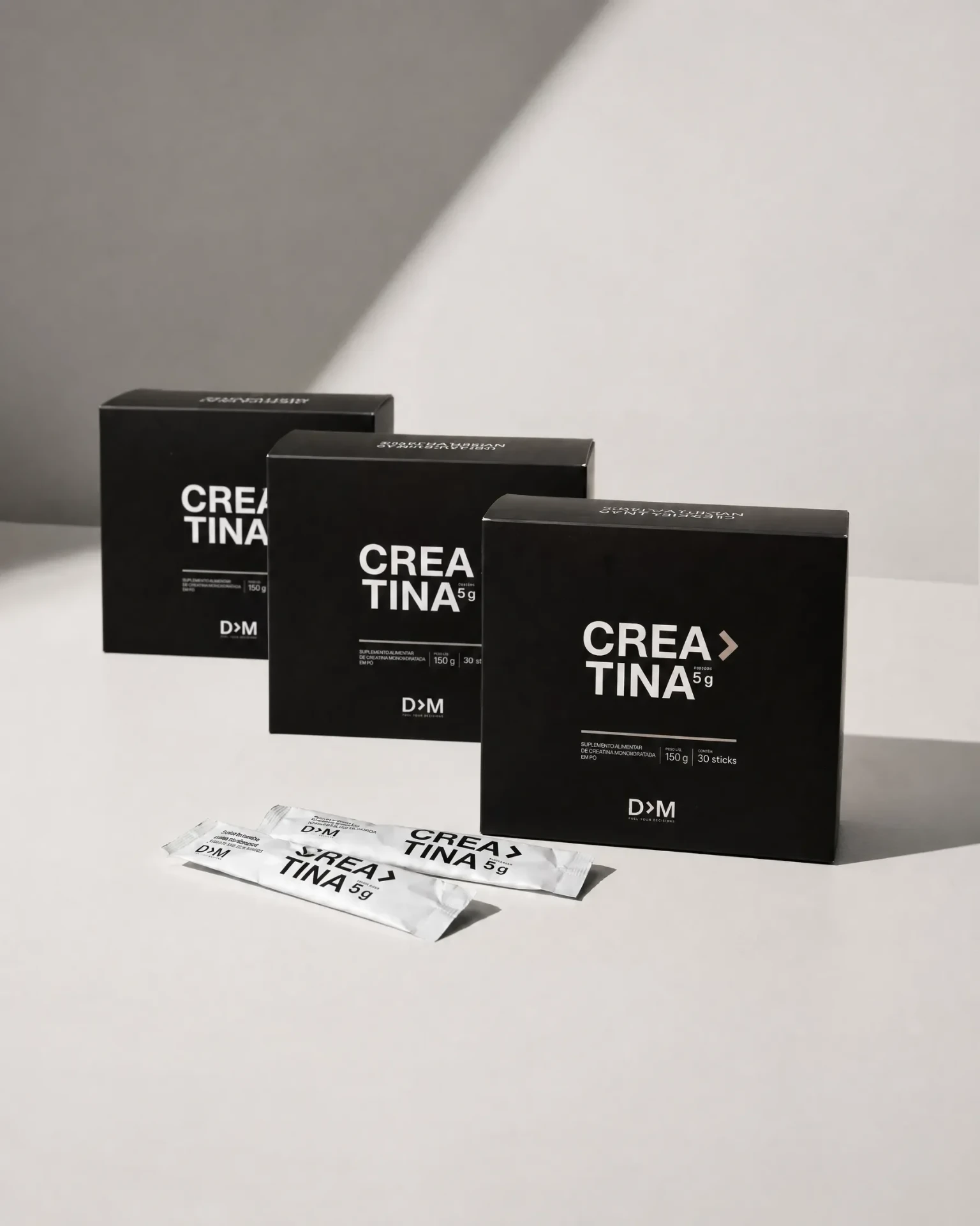Três displays de Creatina D>M com sticks